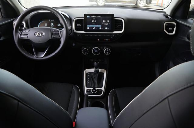 2026 Hyundai Venue SEL w/Two-Tone Roof