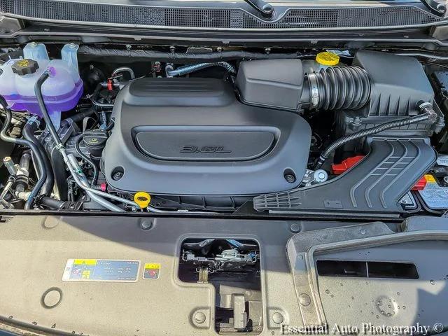 2027 Chrysler Pacifica Select
