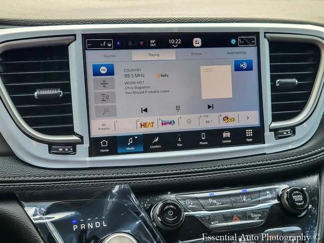 2027 Chrysler Pacifica Select