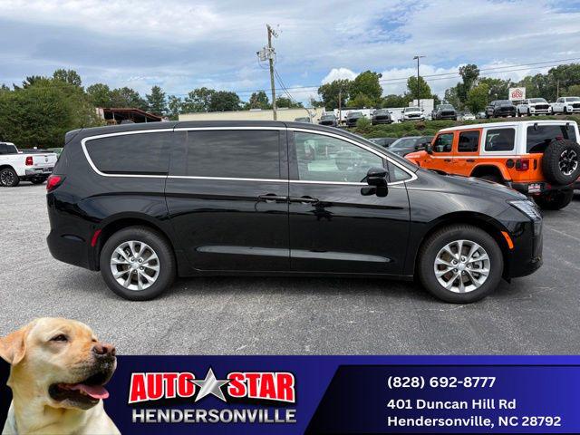 2027 Chrysler Pacifica PACIFICA SELECT AWD