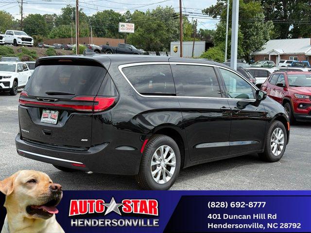 2027 Chrysler Pacifica PACIFICA SELECT AWD