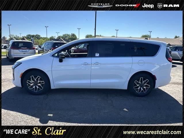 2027 Chrysler Pacifica PACIFICA LIMITED
