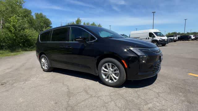 2027 Chrysler Pacifica PACIFICA SELECT AWD