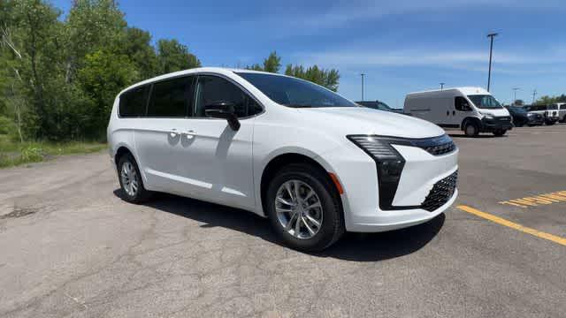 2027 Chrysler Pacifica PACIFICA SELECT AWD