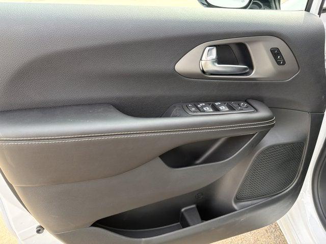 2027 Chrysler Pacifica PACIFICA SELECT