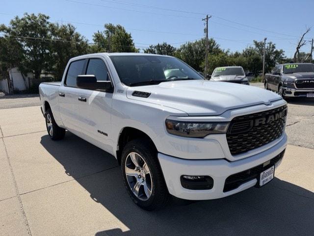 2026 RAM 1500 RAM 1500 EXPRESS CREW CAB 4X4 64 BOX