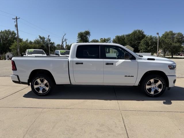 2026 RAM 1500 RAM 1500 EXPRESS CREW CAB 4X4 64 BOX
