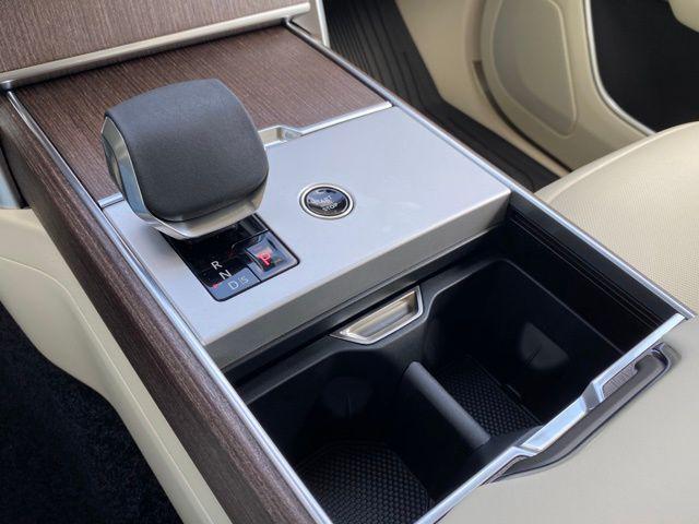2025 Land Rover Range Rover P530 SE