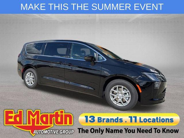 2027 Chrysler Pacifica Select for sale in Anderson, IN
