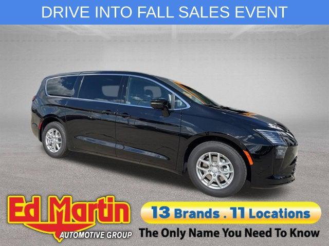 2027 Chrysler Pacifica Select for sale in Anderson, IN