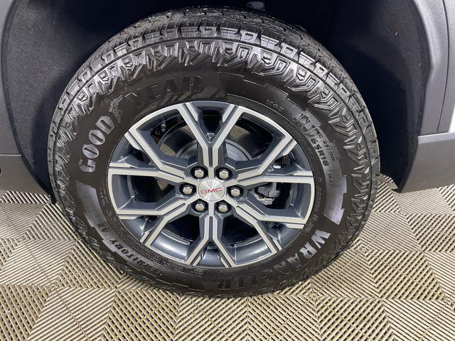 2025 GMC Acadia AWD AT4