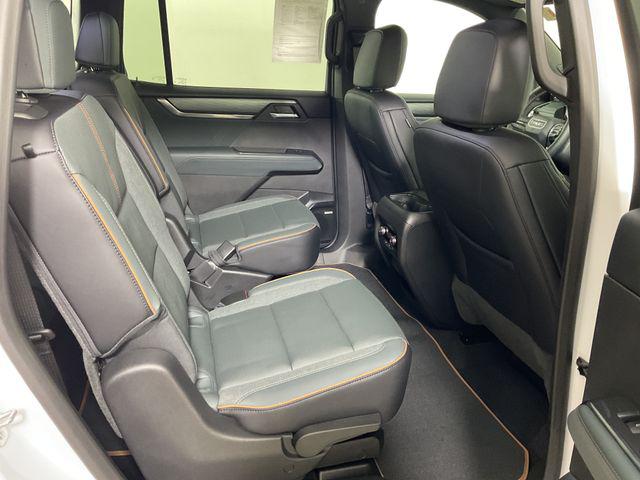 2025 GMC Acadia AWD AT4
