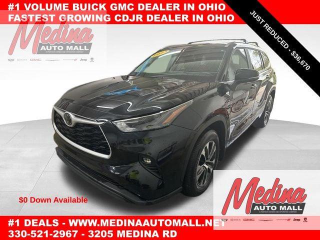2023 Toyota Highlander XLE for sale in Medina, OH
