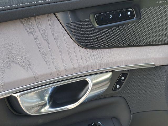 2026 Volvo XC90 Plug-In Hybrid Ultra Dark Theme, T8 AWD, Electric/Gasoline, 6 Seats