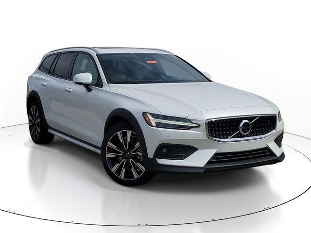 2026 Volvo V60 Cross Country Ultra, B5 AWD Gas (mild hybrid) for sale in Lansing, MI