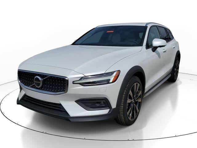 2026 Volvo V60 Cross Country Ultra, B5 AWD Gas (mild hybrid)
