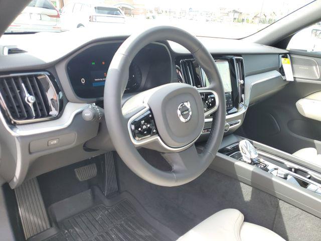 2026 Volvo V60 Cross Country Ultra, B5 AWD Gas (mild hybrid)