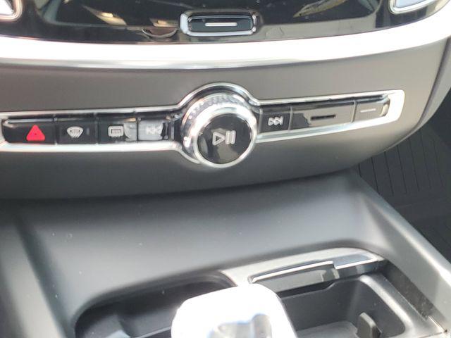 2026 Volvo V60 Cross Country Ultra, B5 AWD Gas (mild hybrid)