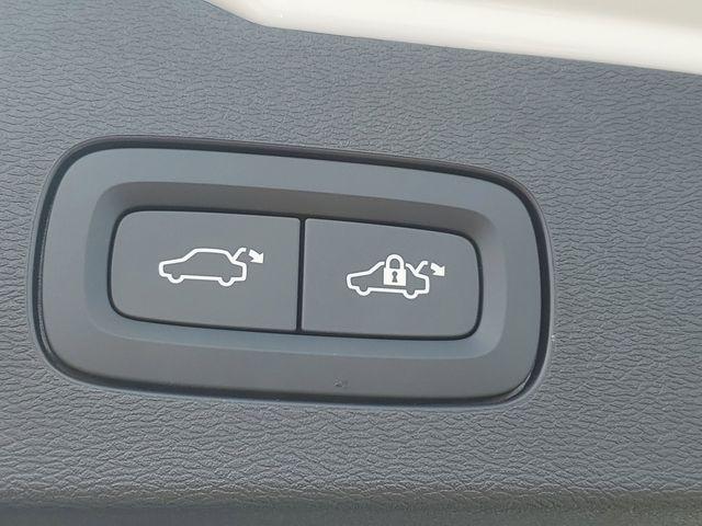 2026 Volvo V60 Cross Country Ultra, B5 AWD Gas (mild hybrid)