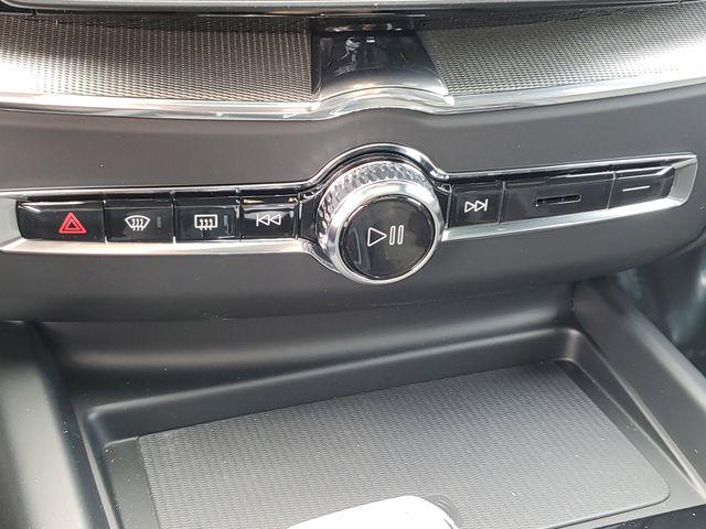 2026 Volvo XC60 B5 Ultra Black Edition