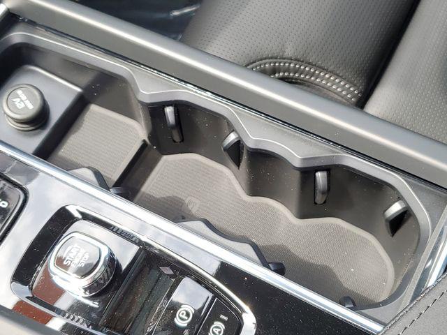 2026 Volvo XC60 B5 Ultra Black Edition