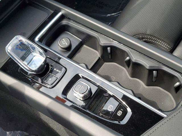 2026 Volvo XC60 B5 Ultra Black Edition