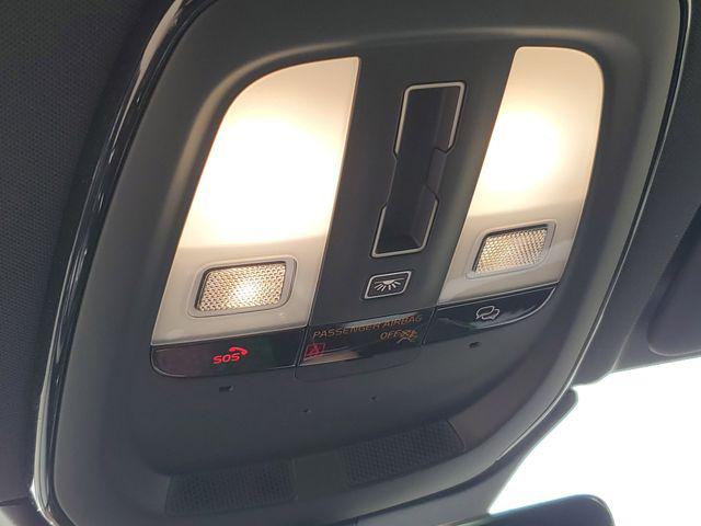 2026 Volvo XC60 B5 Ultra Black Edition