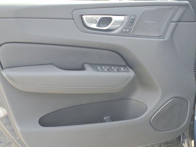 2026 Volvo XC60 B5 Ultra Black Edition