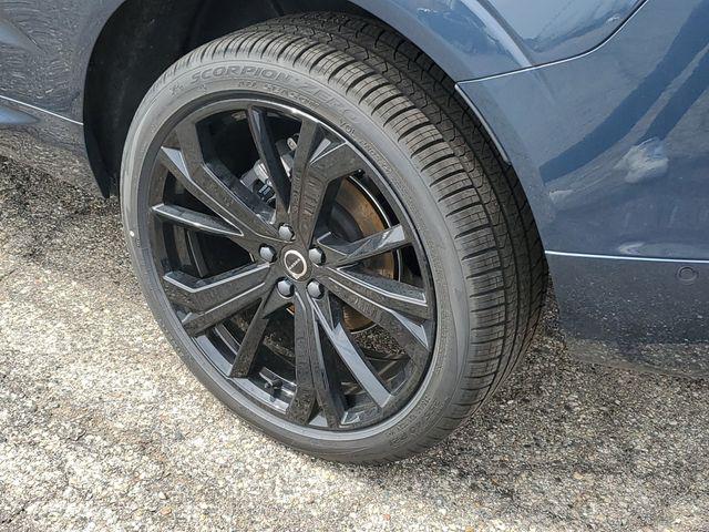 2026 Volvo XC60 B5 Ultra Black Edition