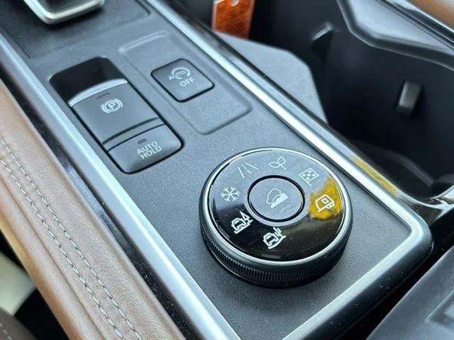 2023 Nissan Pathfinder Platinum 4WD