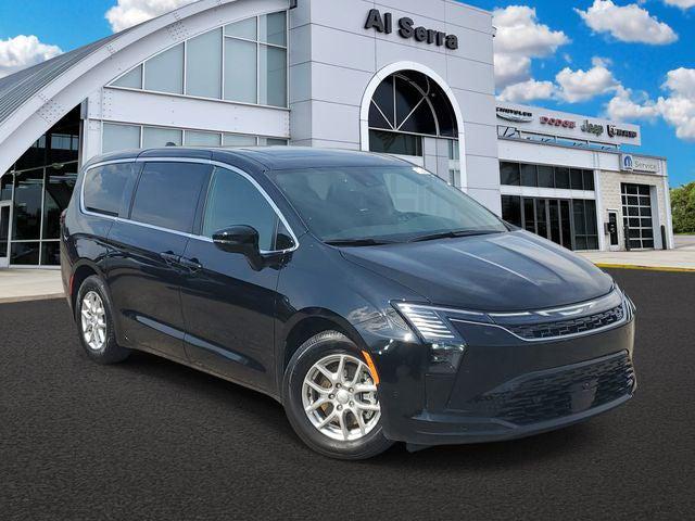 2027 Chrysler Pacifica Select for sale in Grand Blanc, MI