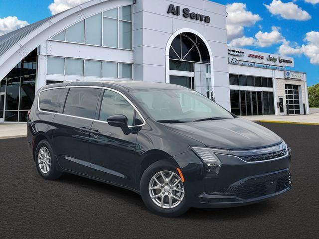 2027 Chrysler Pacifica Select for sale in Grand Blanc, MI