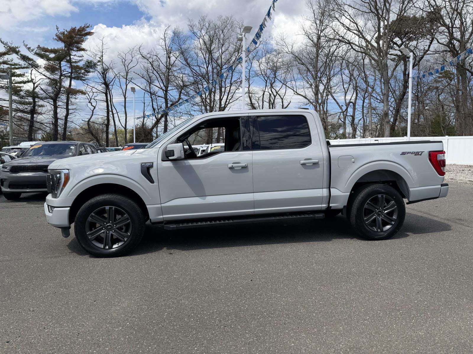 View vehicle photo 5