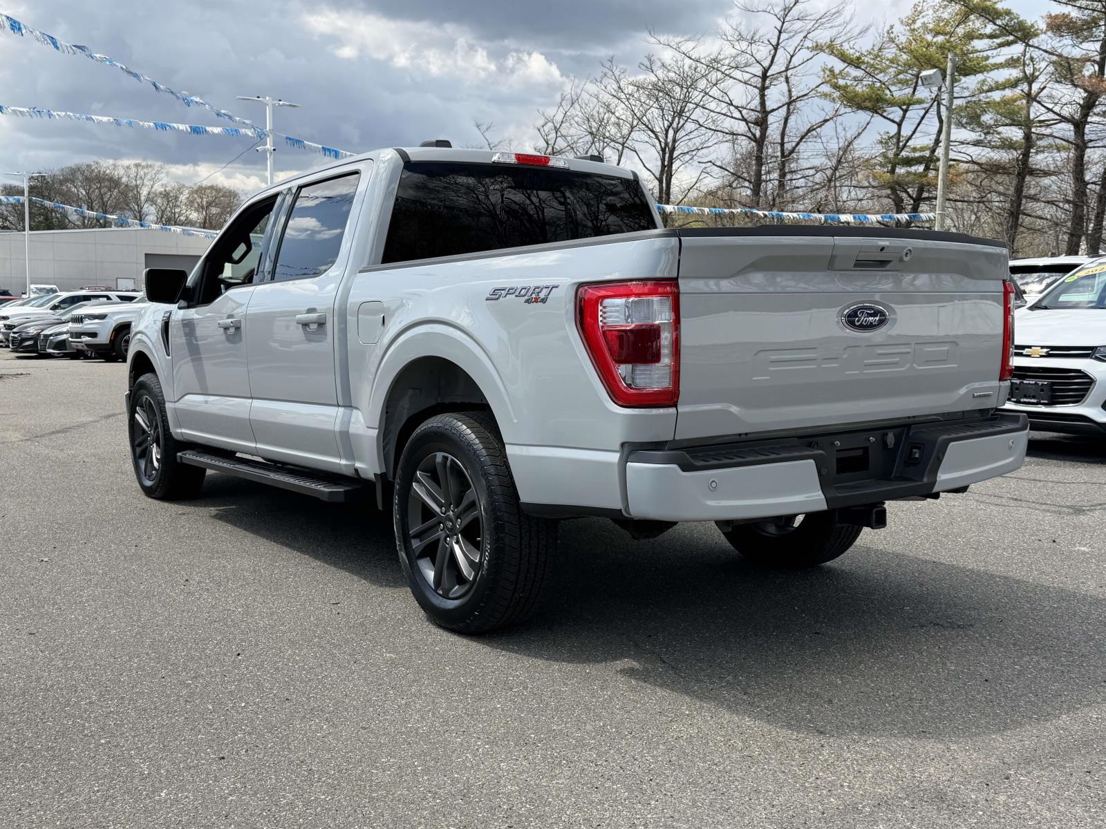 View vehicle photo 6