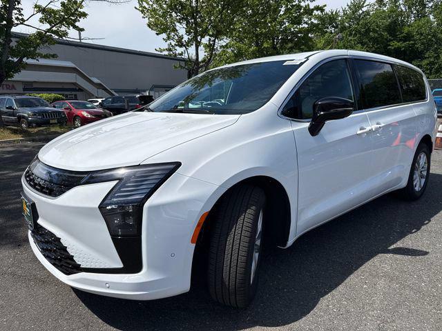 2027 Chrysler Pacifica PACIFICA SELECT AWD
