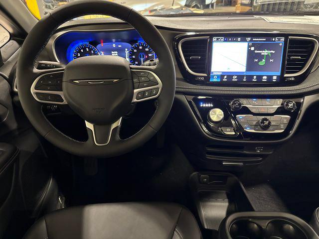 2027 Chrysler Pacifica PACIFICA SELECT AWD