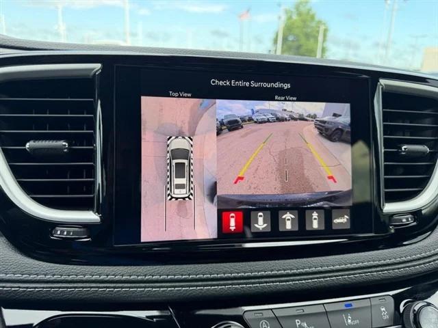 2027 Chrysler Pacifica Select