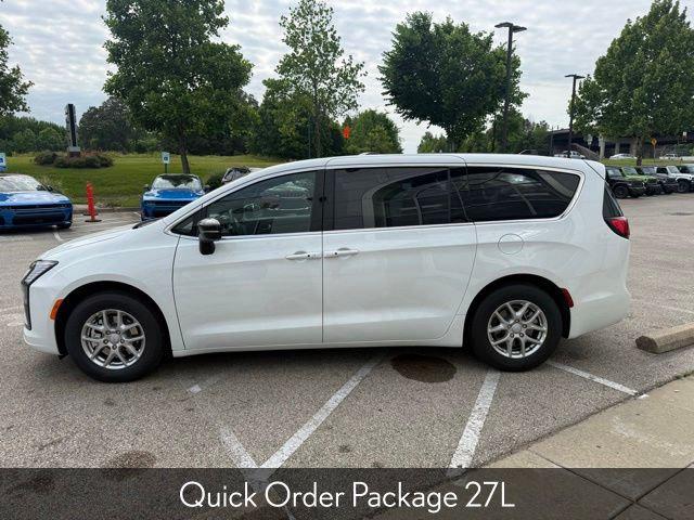 2027 Chrysler Pacifica PACIFICA SELECT