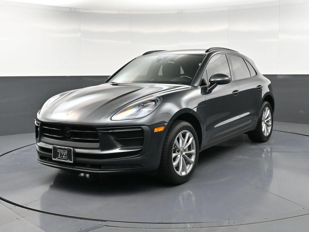 /2022 Porsche Macan
