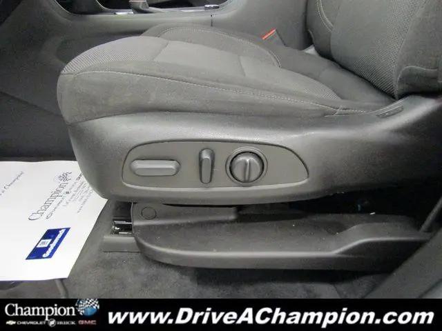 2022 Chevrolet Traverse FWD LT Cloth