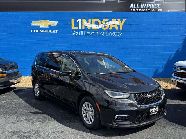 2023 Chrysler Pacifica Touring L for sale in Front Royal, VA