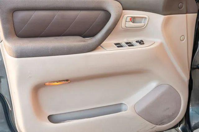 2002 Toyota Land Cruiser Base