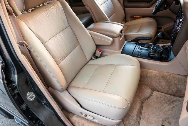 2002 Toyota Land Cruiser Base