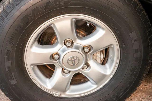 2002 Toyota Land Cruiser Base