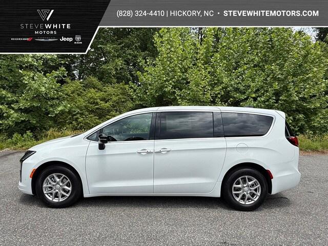 2027 Chrysler Pacifica PACIFICA SELECT