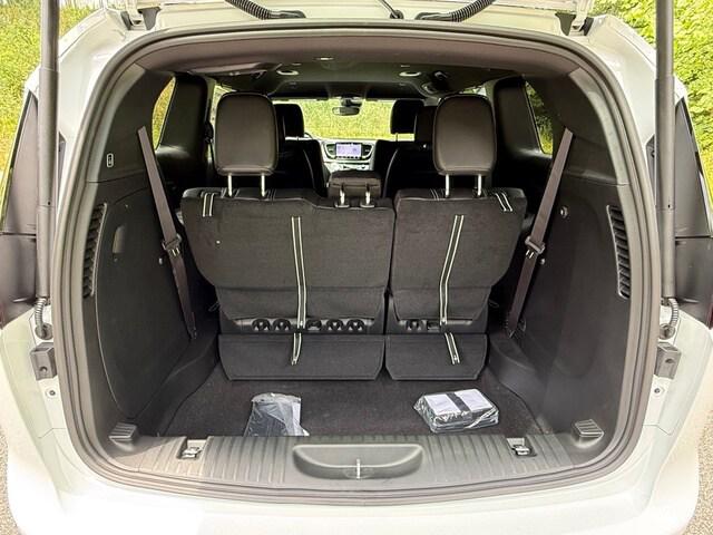 2027 Chrysler Pacifica Select