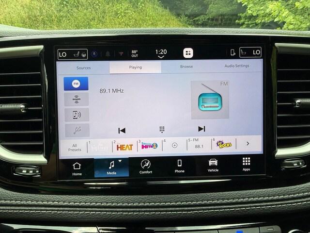 2027 Chrysler Pacifica Select