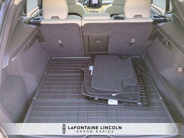 2019 Volvo XC40 T5 Momentum