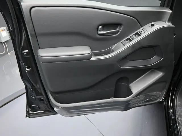 2026 Nissan Frontier Crew Cab SV 4x2