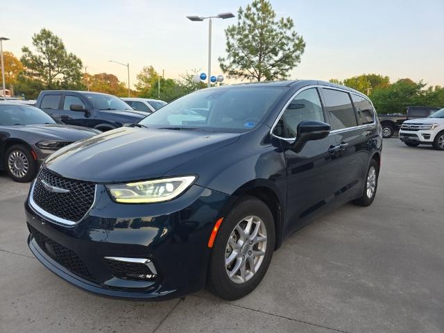 2023 Chrysler Pacifica Touring L for sale in Newport News, VA